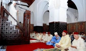 أمير المؤمنين بالمسجد المحمدي بالرباط لأداء صلاة الجمعة يوم 8 نونبر 2013